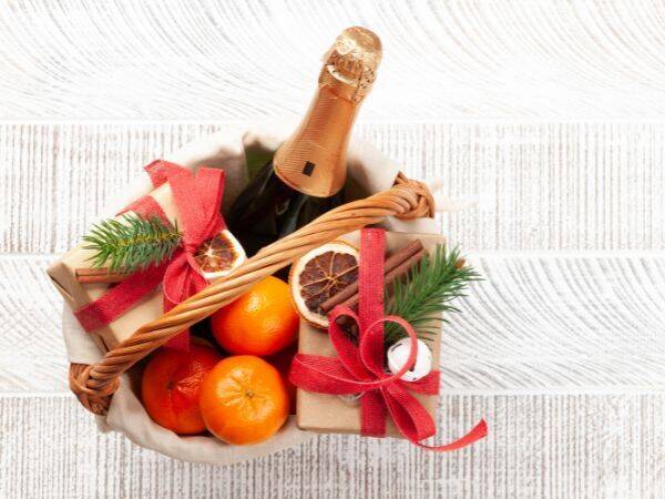 Ekskluzywne kosze prezentowe z winem i szampanem: upominek dla miłośników wyrafinowanych smaków